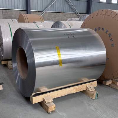 Bon prix résistance à la corrosion 5052 bobine en aluminium revêtue de PVDF 100 mm-2600 mm largeur en ligne
