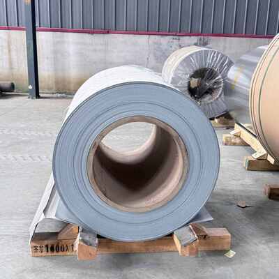 Bon prix RAL9010 bobines en aluminium recouvertes de couleur blanche en rouleaux de feuilles d'aluminium en ligne