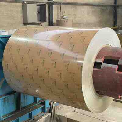 سعر جيد 3003 3004 لفائف الألمنيوم المطلية مسبقًا بلون خشبي للبناء الانترنت