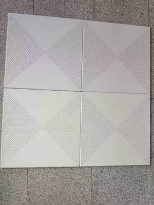 Buen precio Panel de techo de aluminio perforado de triángulo simétrico revestido con PVDF en línea