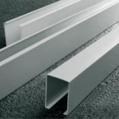 سعر جيد سقف شريطي فاخر من الألومنيوم قابل للتخصيص على شكل حرف U من الألومنيوم الانترنت