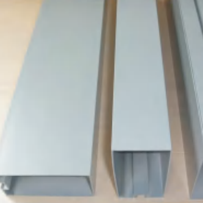 Goede prijs U-vormig aluminium plafond met streep professionele decoratie online